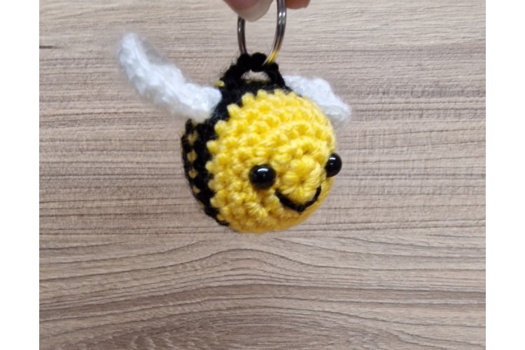 Handmade by Hayleigh - Keyring - Bee