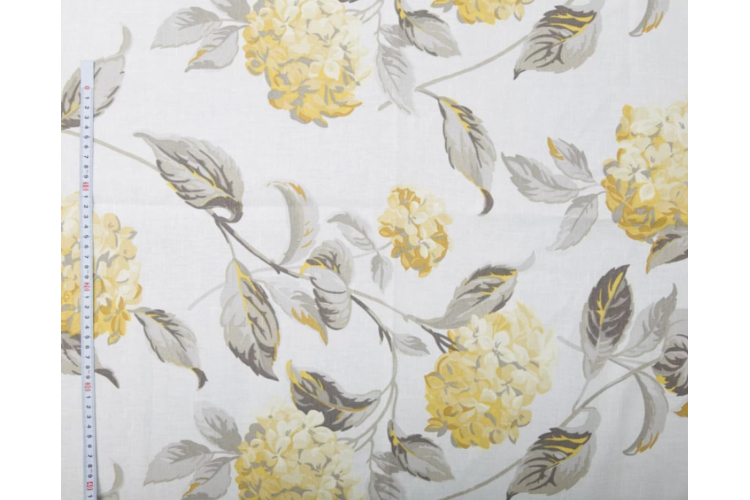 Laura Ashley Hydrangea Chamomile 51% Cotton,49% Linen 140cm