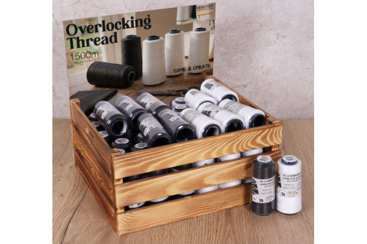 Overlocking Thread 1500m in Black and White